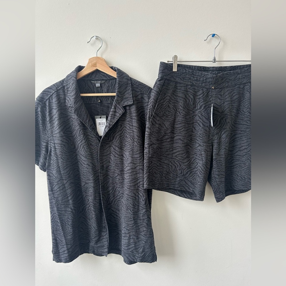 NWT Men's John Varvatos Shirt + Short Set Medium Zebra Print